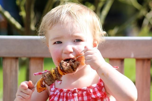 肉泥|孩子多大时候能“吃肉”很多宝妈都搞错了时间，1岁再喂就晚了