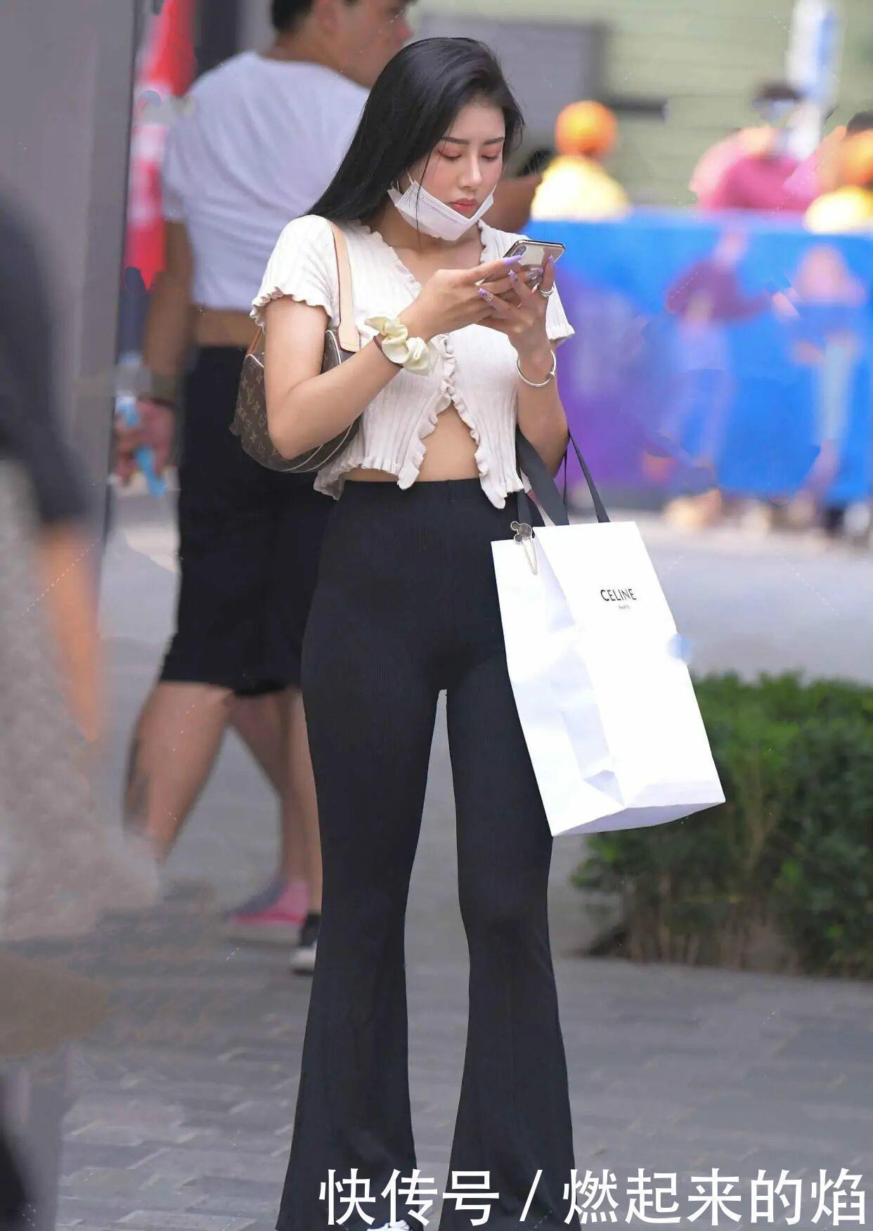 失宠|打底裤“失宠”了,如今小黑裤成了“香饽饽”,化解腿粗的烦恼!