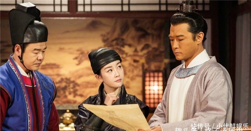 包拯为破案出了一上联,一书生对出下联后,包拯:你就是凶手!