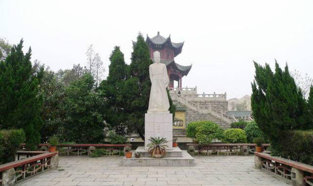 倾诉|晚年的刘禹锡洗尽铅华,写下一首诗送给白居易,倾诉了人生的无奈