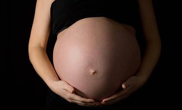 性别|孕期,孕妈的肚脐是这个形状的,那么恭喜了,可能怀的是个男宝宝