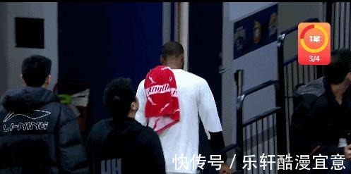 韩德君|威姆斯伤人+胡明轩垫脚,韩德君暴揍威姆斯太狠毒,郭艾伦发飙了