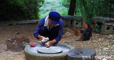 石匠用奇石雕出春夏秋冬,县官贪念升起取墓碑