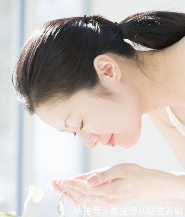 化妆棉 日常护肤有这4个坏习惯,女生皮肤会越来越敏感,你中招了没!