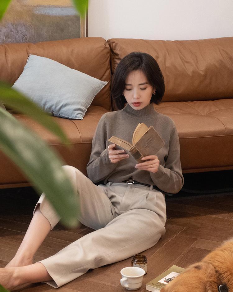 搭配 秋冬衣服别乱买，常备“高领衫”，搭配大衣、羽绒服都洋气