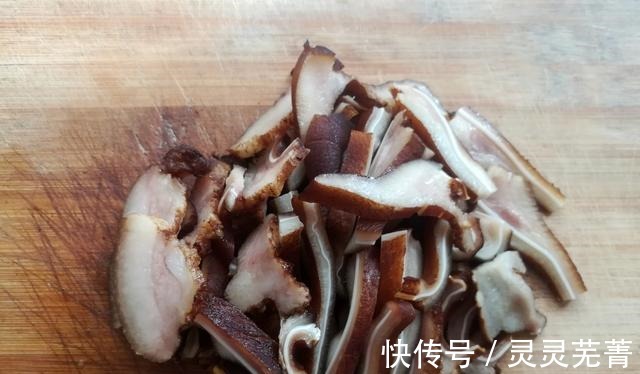 做卤菜时，牢记“1分2煮3泡”，鲜香入味，家人吃得很满足！