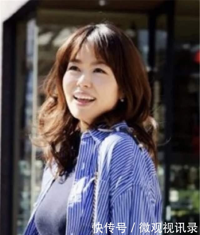 发量|30+的女性别再做土气的造型了,这样的发型才显气质