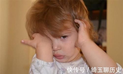 叶女士|双眼皮能揉出来?3岁男童视网膜脱落,只因妈妈的“双眼皮执念”