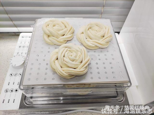 时光|发面时光加酵母是不够的,多加一勺料,做好的花卷更松软更洁白!