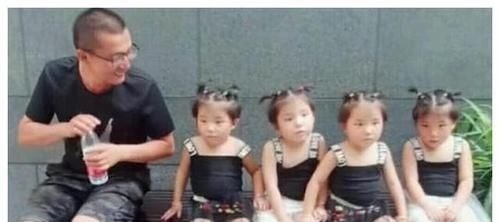 超级奶爸|“超级奶爸”带4胞胎出门,全家都觉得不靠谱,发回照片后笑喷了