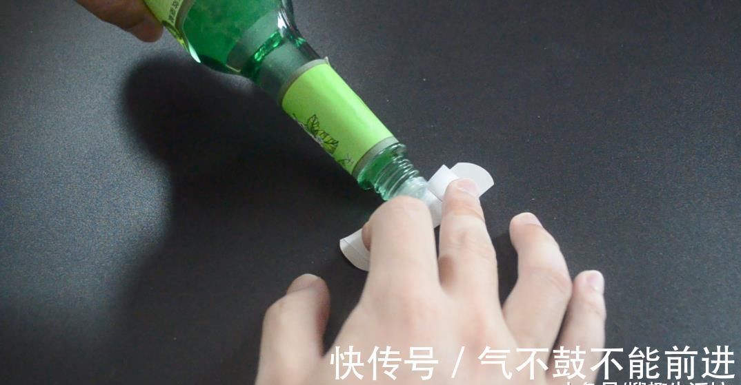 创可贴|创可贴贴在眼镜上太厉害了, 解决了很多人的困扰, 看完赶紧去试试