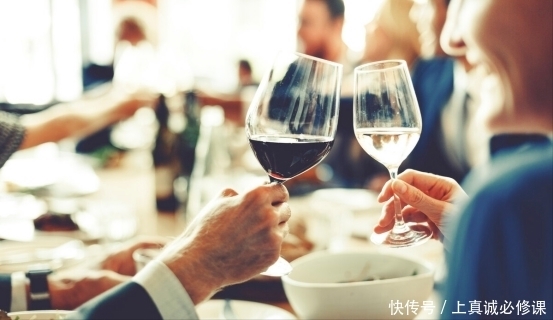 “便秘君”时常来捣乱,这三类食物少吃点,难怪你会排不出黑宿便