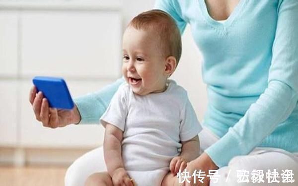 跷二郎腿|宝宝脊背发育的三个关键时期,这五个错误做法,容易影响孩子长个