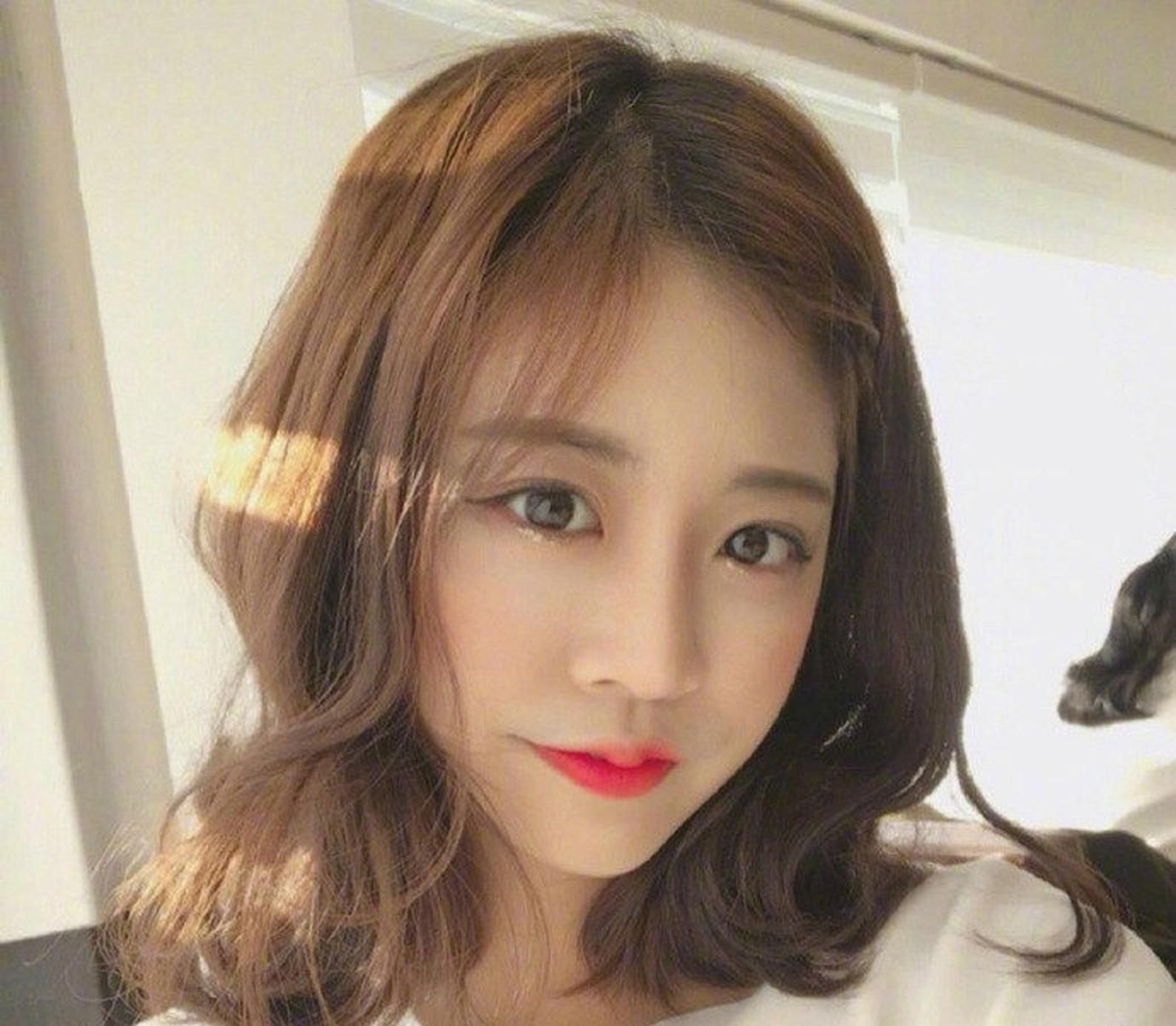 今年流行这4款“发型”，既显嫩又能显脸小，颜值再低也能拯救