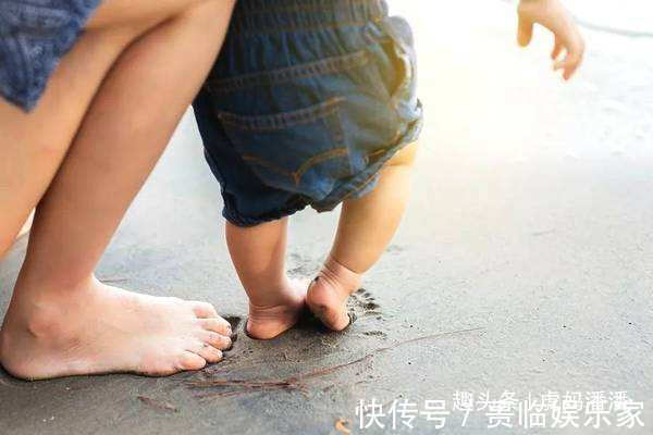 危险物品|孩子摔倒了以后妈妈的第一句话很关键,会影响到孩子的性格