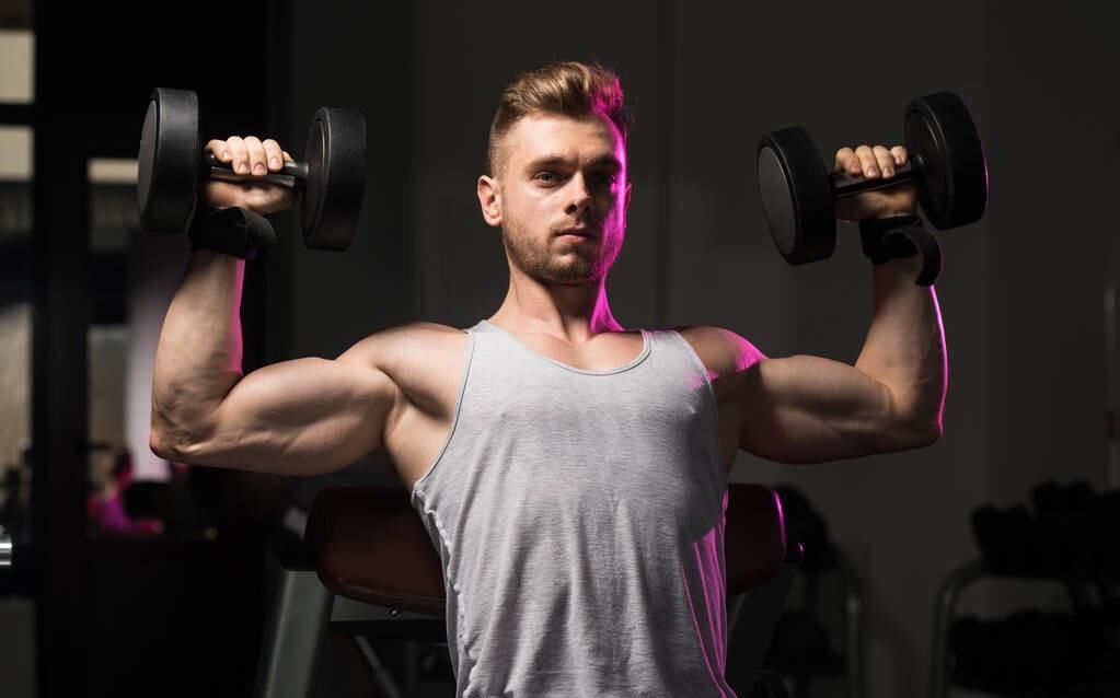 优质蛋白|想成为一位肌肉型男，你需要怎么做？从吃、睡、练三个方面入手