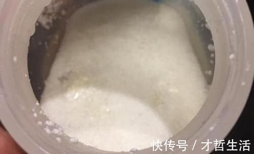 宝妈|1岁儿子只喝奶奶冲的奶粉,宝爸觉得不对劲,偷尝一口后无奈叹气