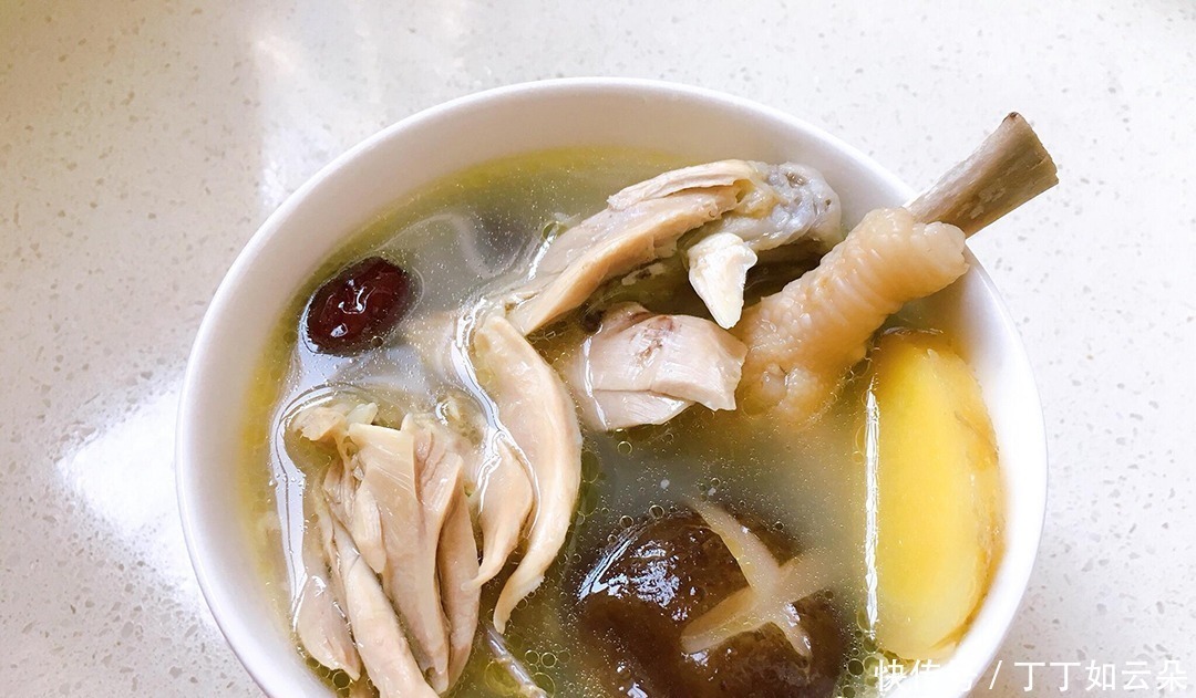 鲜美|炖鸡最忌直接下锅，教你正确“3不放”窍门，汤汁鲜美无腥味！
