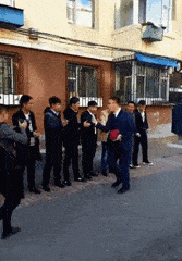 |搞笑GIF:不怕奔驰与路虎,就怕大众下面有字母