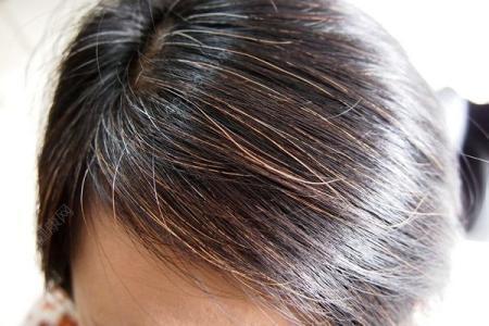 风市穴|身体有个经络,每天敲200下,白发少了,毒素少了,体重降下来了