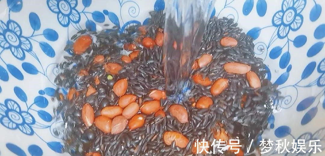 红枣核|96岁爷爷吃了40年的养生配方,头发黑人也精神,快为父母收藏起来