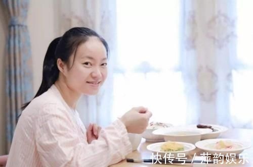 产后|分娩结束后,男医生又把手伸进产妇肚子里,别急骂医生是为了你好