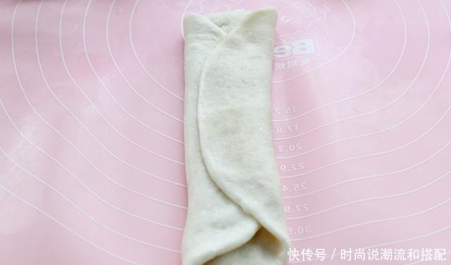 油酥饼做法并不难,掌握正确配方和比例,保证层层酥脆一碰就掉渣