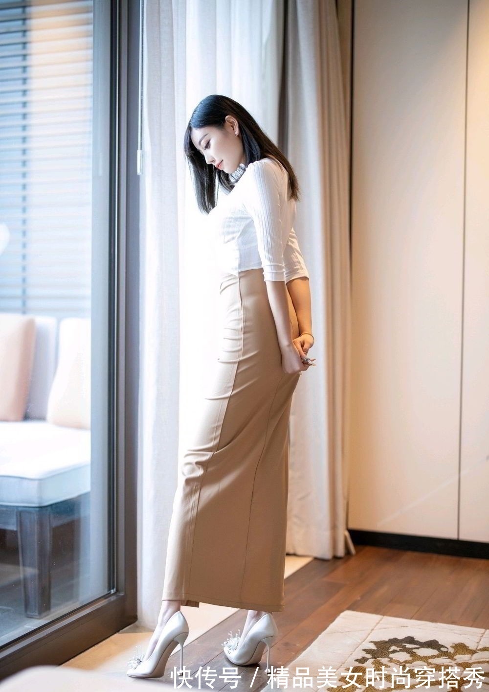 高跟鞋 简约干练的西装套装,搭配一双高跟鞋,尽显优雅的知性美
