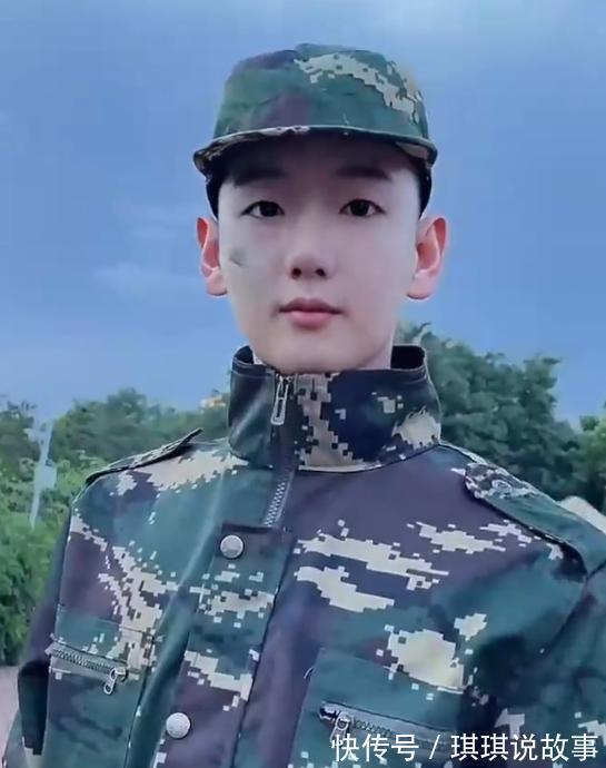 出道|“吃个桃桃”改名“小逸哥哥”,穿迷彩服显阳刚,网友劝其出道