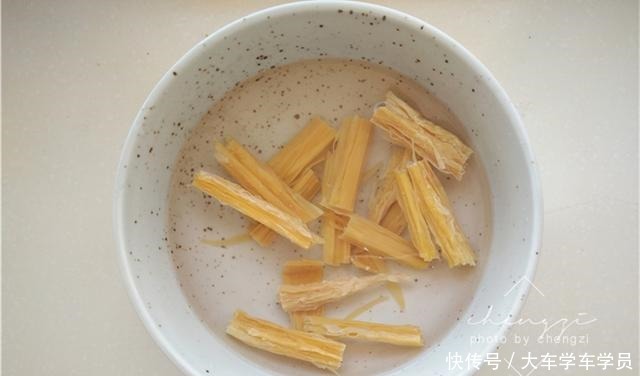 泡腐竹,别放水里就泡,学会饭店做法,30分钟泡好无硬心更筋道