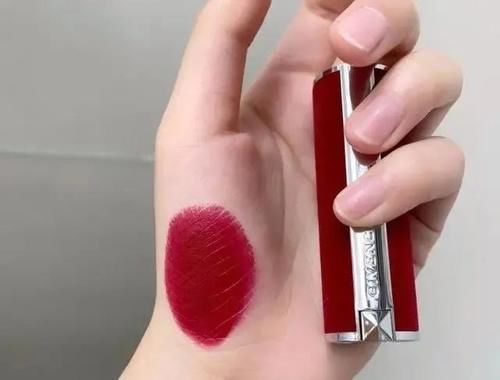 女生必备的8款口红,涂上有气质还显白,谁才是你的最爱