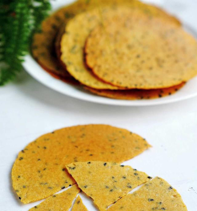 霍霍光|家里有玉米面的赶紧翻出来,跟我一起做这个嘎巴脆的小薄饼吃