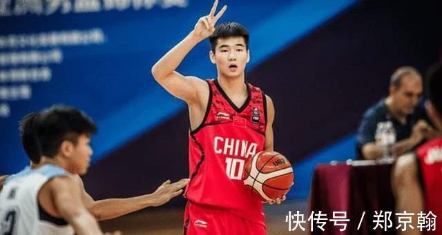 孙浩钦|疯狂！43分6抢断率队卫冕！场均30+5+4，晋升一队！他才18岁啊
