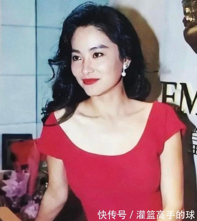 红色|完形填空从90年代火到21世纪的是____的长裙和____的头发!