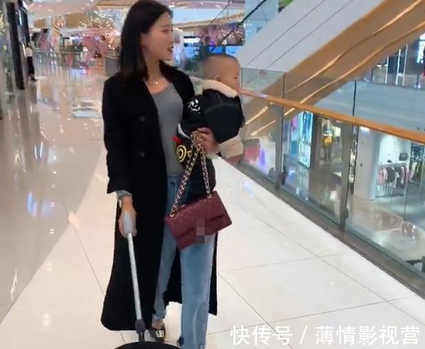 高手|“最美妈妈”遛娃逛街两不误火了,网友:是个高手!