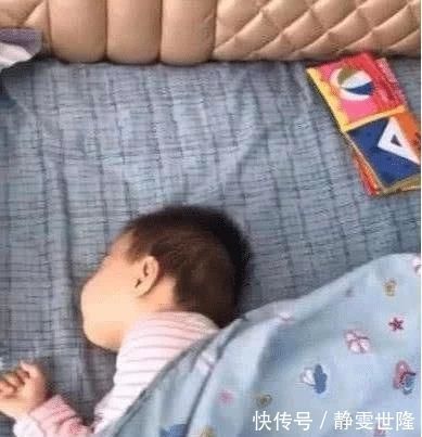 被子|1岁宝宝睡觉“姿势”火了,掀开被子的一瞬间,网友:天外飞仙?