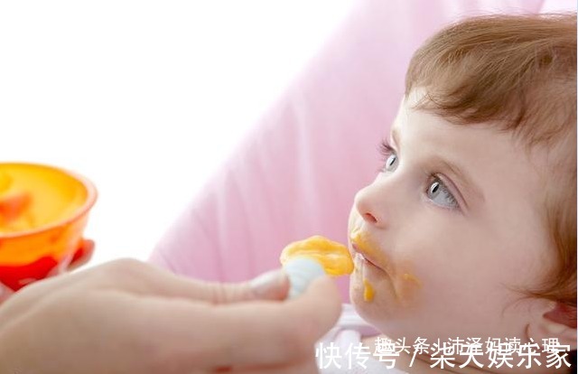 二宝|一岁宝宝一次能吃一小碗米粉、稀粥,却遭到育婴师狠狠地批评