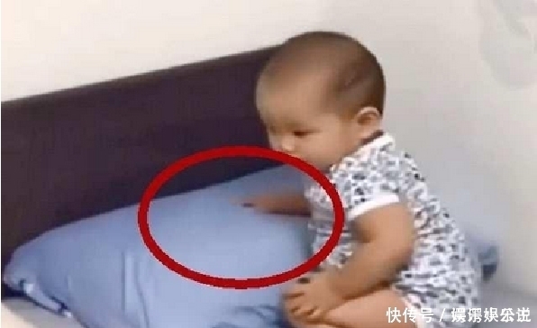 萌化|小宝宝不会说话，却一直打手势希望妈妈陪他睡觉，看到最后萌化了