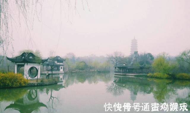 诗人#张籍很美的一首诗,短短的28个字,美得犹如一幅淡淡的山水画!