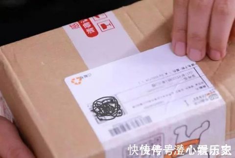 拆完快递后，一定要用打火机烤一下，很多人不知吃了大亏！