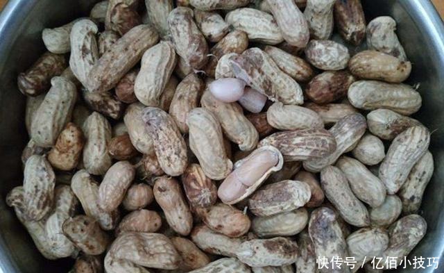 煮花生时,直接加水煮就错了,加点“它”,花生更香更入味
