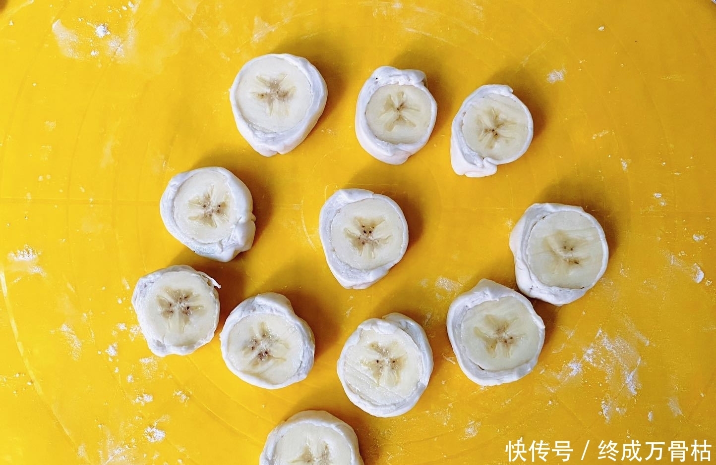 小点心|25分钟搞定娃的两道小点心,酥软香甜,好吃到连渣都不剩