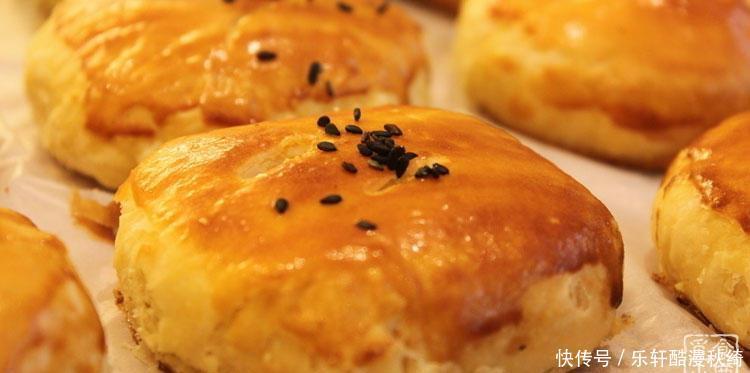 你还不会做酥饼吗教你最简单的做法,美味可口,酥到掉渣