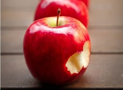 安稳期|晚上吃苹果“赛砒霜”，医生是好是坏，今天告诉你答案