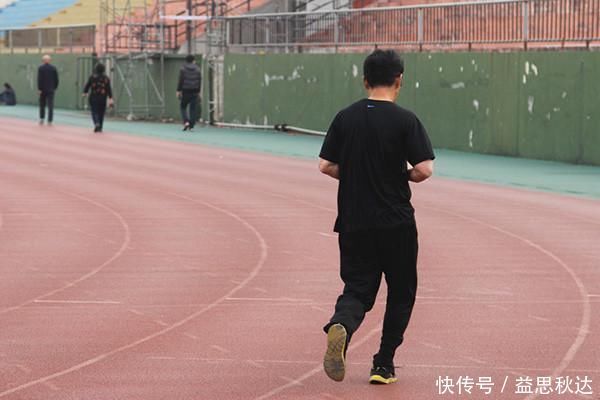 男性|刮胡子频率和寿命有关?胡子长得快慢,对男性有哪些影响?看本文