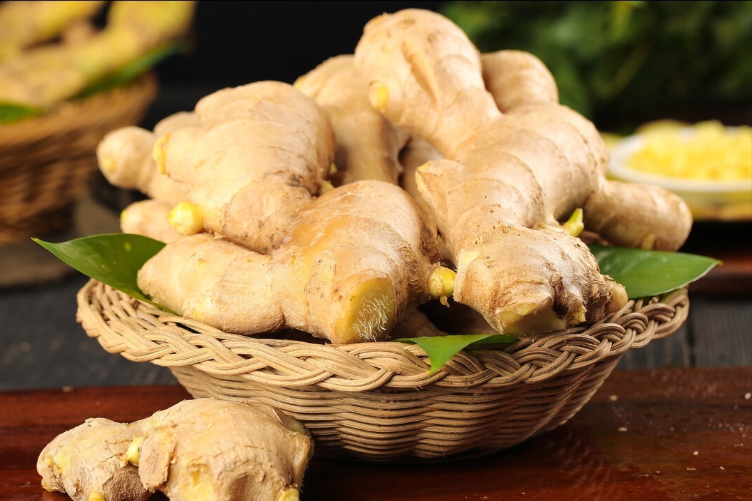 生姜吃不完，保存有难度，教你1个好方法，放半年都新鲜饱满