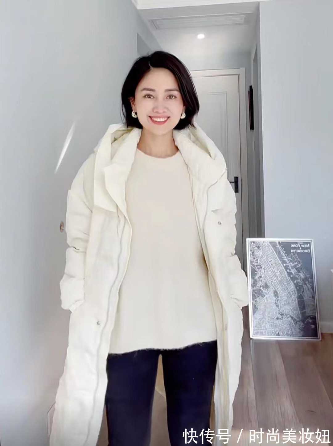 马丁靴 冬季还是“羽绒服”实穿,教你4种搭配思路,不仅保暖还显腿长