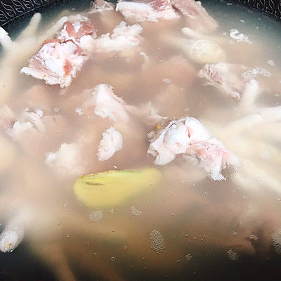 排骨鸡手压土豆