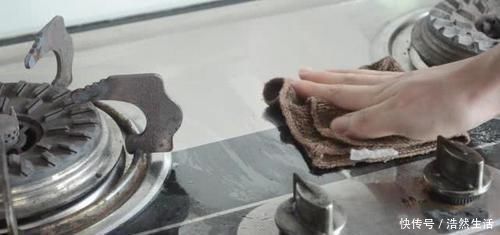 白醋|白醋倒在手心搓一搓,真的厉害了,解决了男人女人的困扰,都学学吧