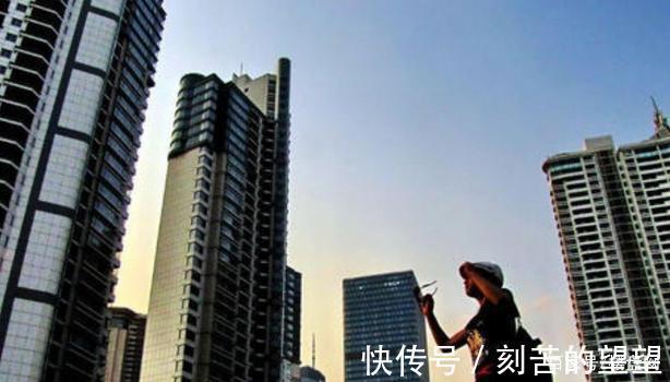 有房者|广州一楼盘降价促销,没引来闹事的业主,却引来了千人抢购